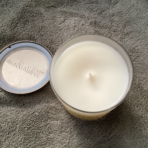 White Barn Sugared Lemon Zest Candle 8 oz - Picture 3 of 4